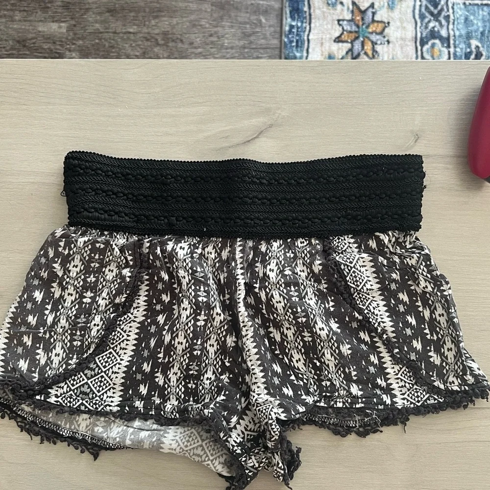 Bohemian tribal print shorts - Picture 2 of 3